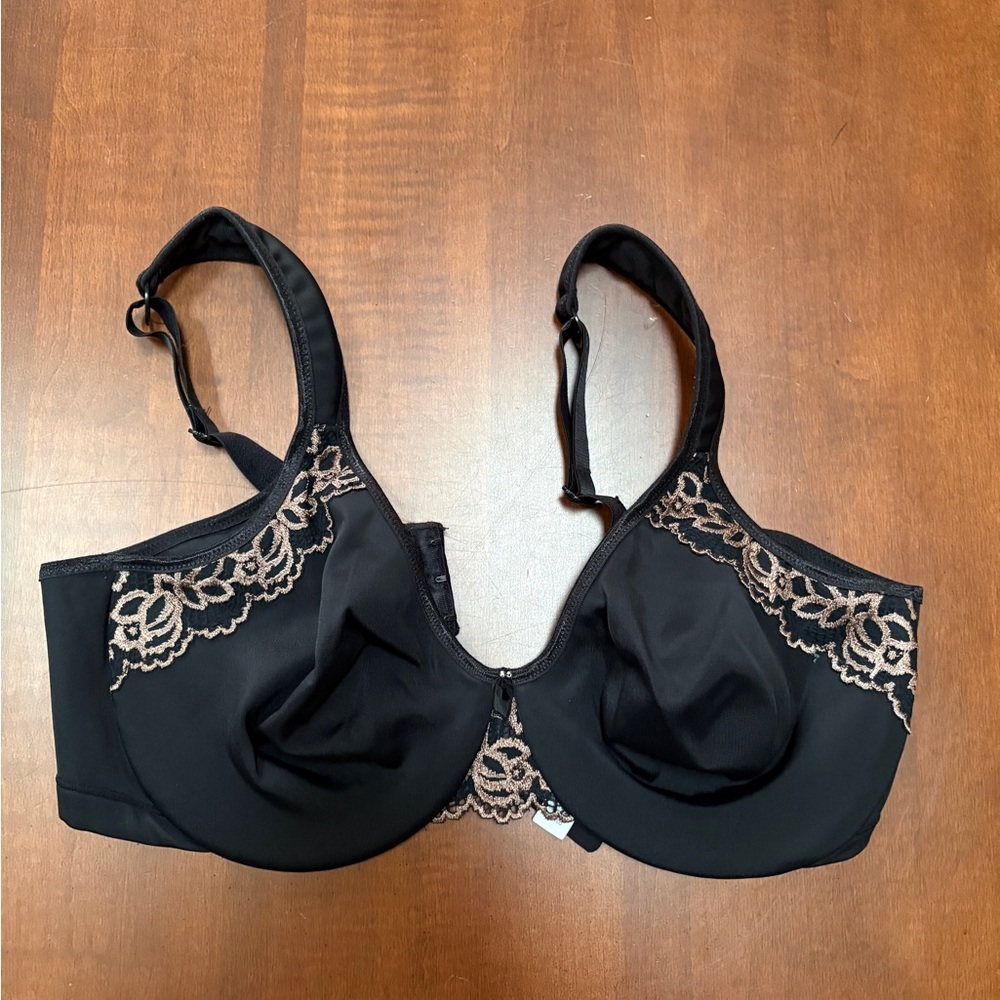 Wonderbra Black and Cream Lace Bra
